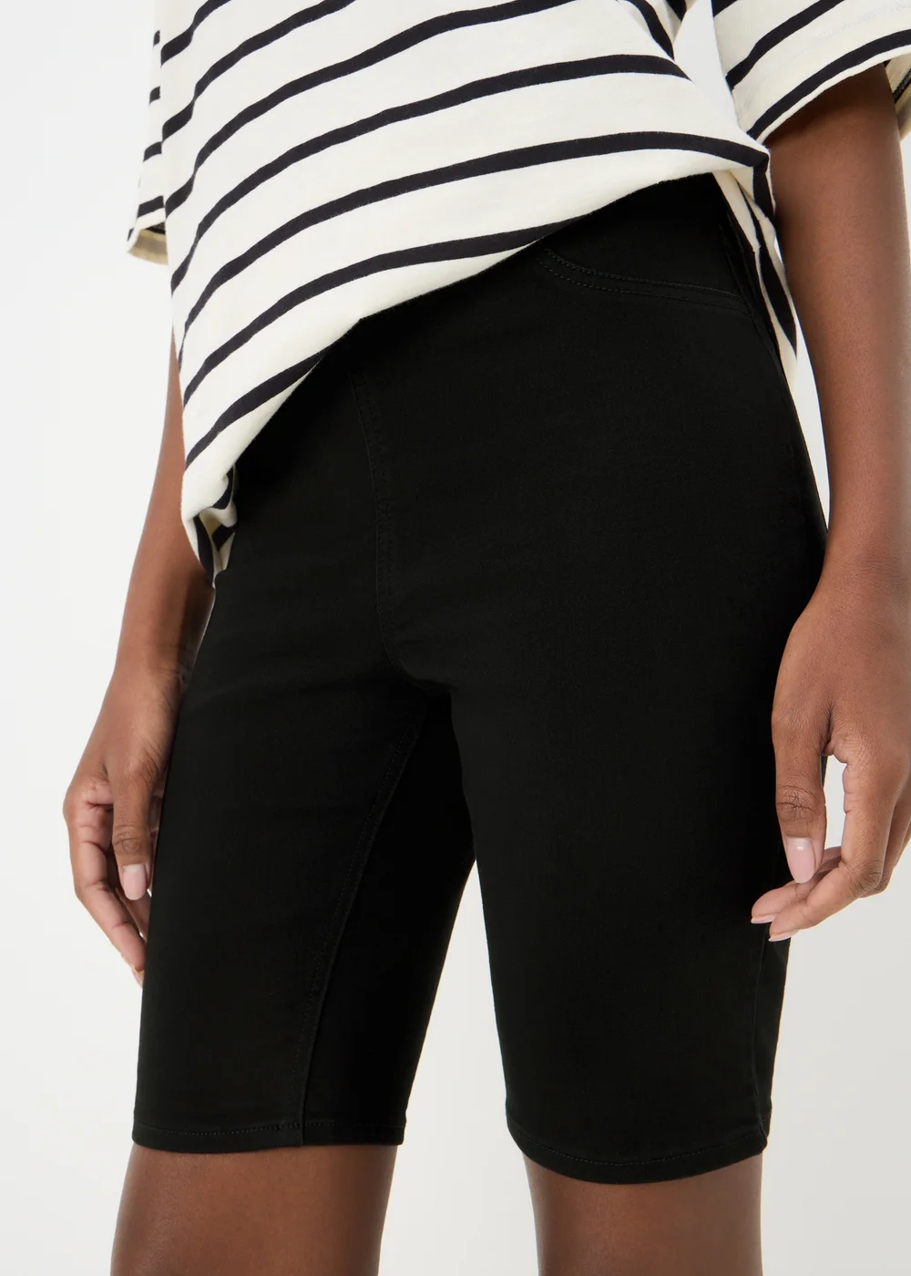 Black Rosie Knee Length Shorts - 8 Image 2