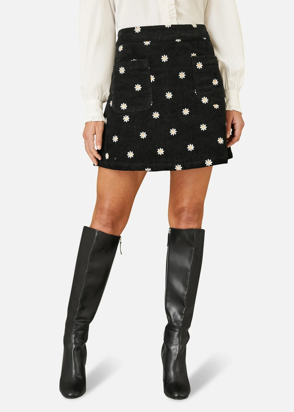 Yumi Black Corduroy Embroidered Daisy Mini Skirt - 8 Image 2