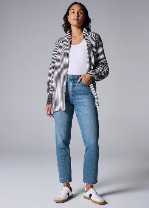 Blue Mid Wash Mom Style Jeans - Size 28 29 leg Image 1