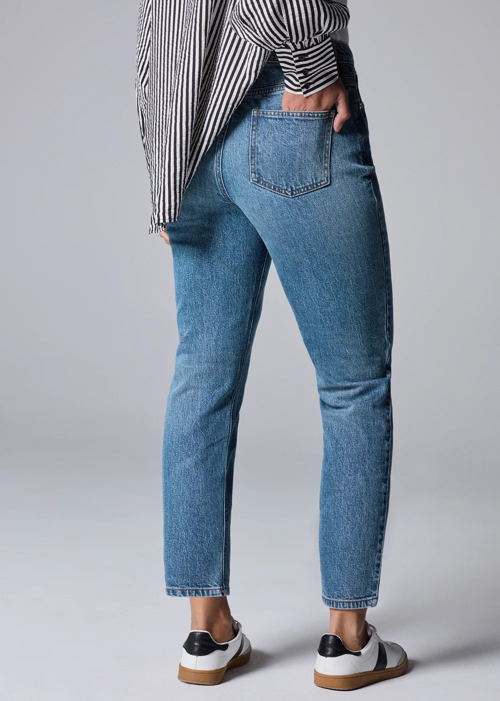 Blue Mid Wash Mom Style Jeans - Size 28 29 leg Image 4