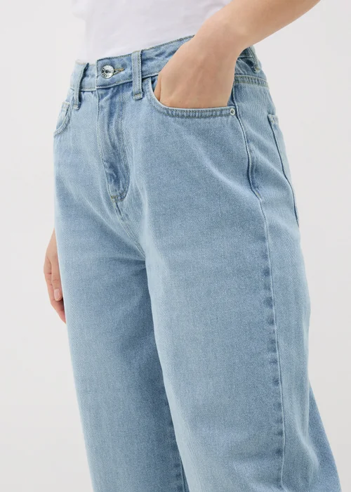 Blue Light Wash Barrel Leg Jeans - 8 Image 3