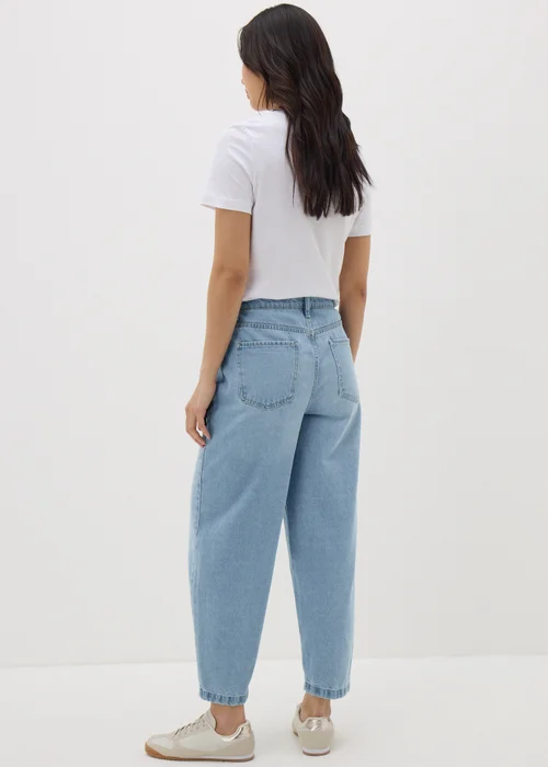 Blue Light Wash Barrel Leg Jeans - 8 Image 2