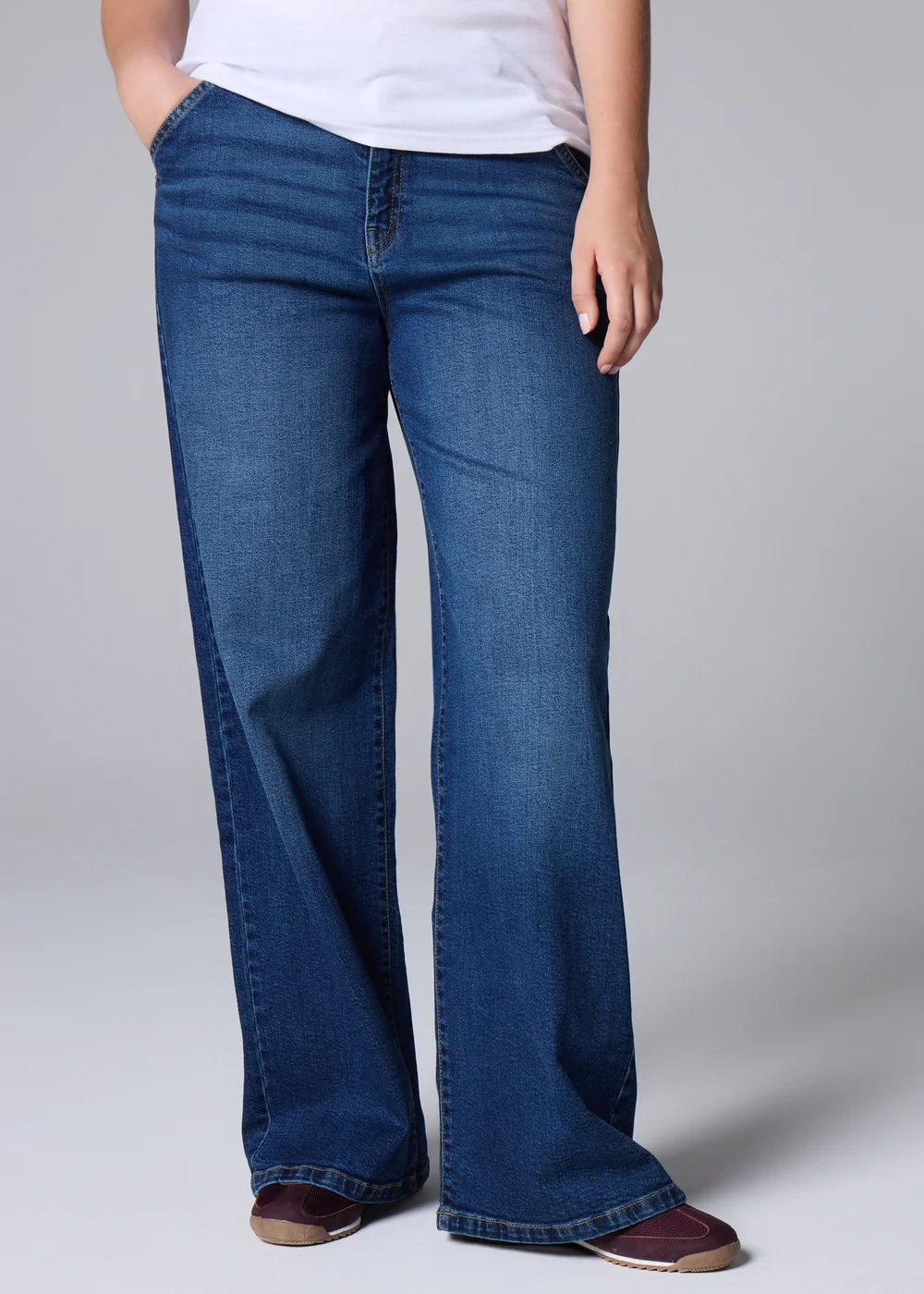 Dark Wash Wide Leg Jeans - 8/L29 Image 3