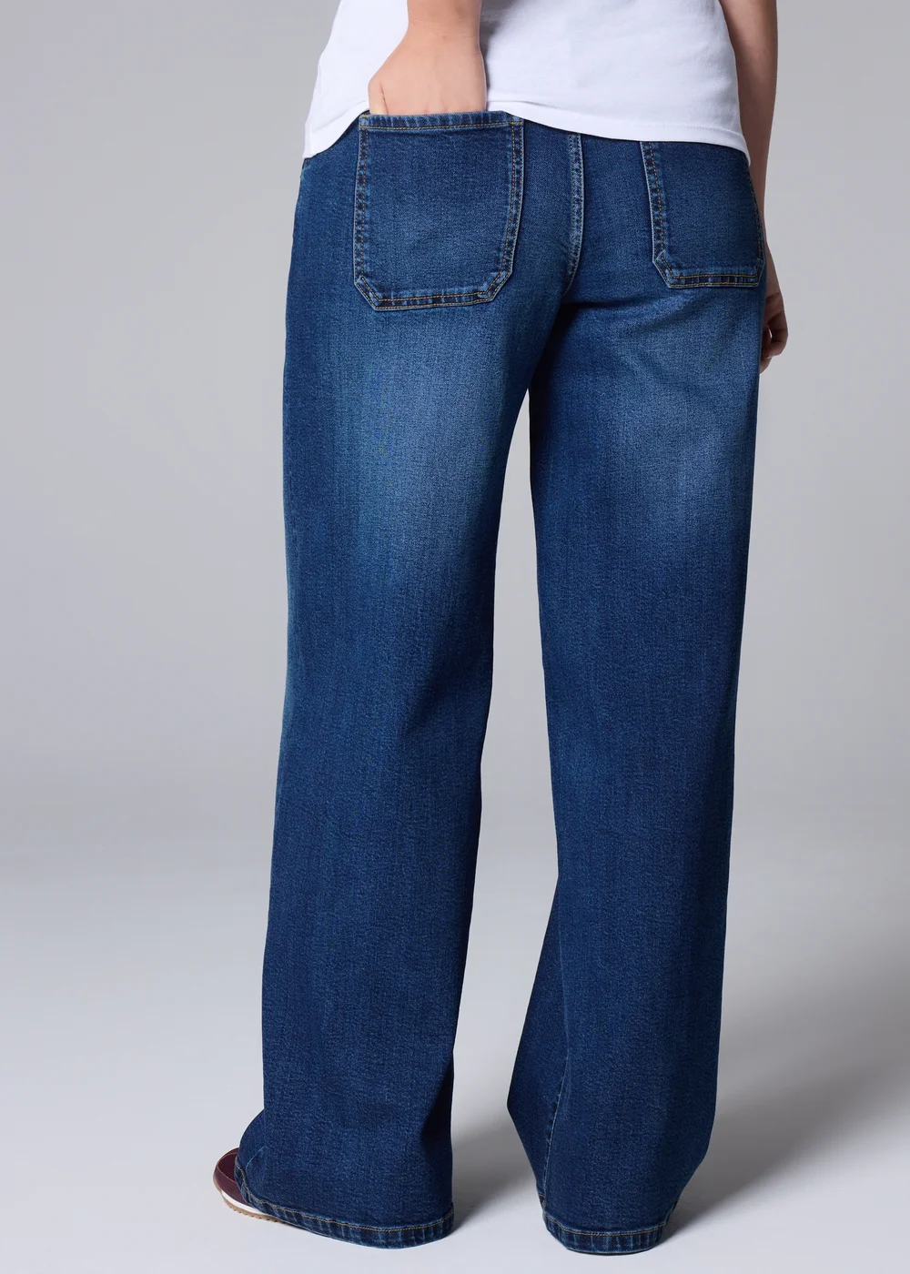 Dark Wash Wide Leg Jeans - 8/L29 Image 4