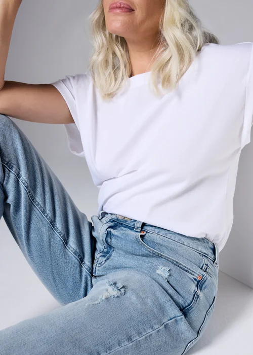Riley Boyfriend Lightwash Jeans - 8 Image 4