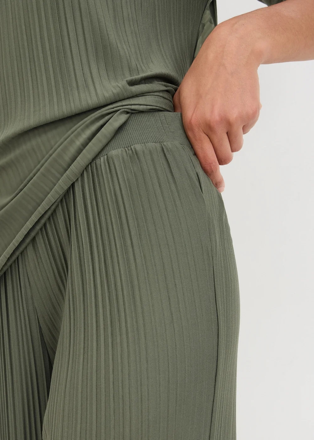 Khaki Plisse Co-Ord Trousers - 8 Image 3