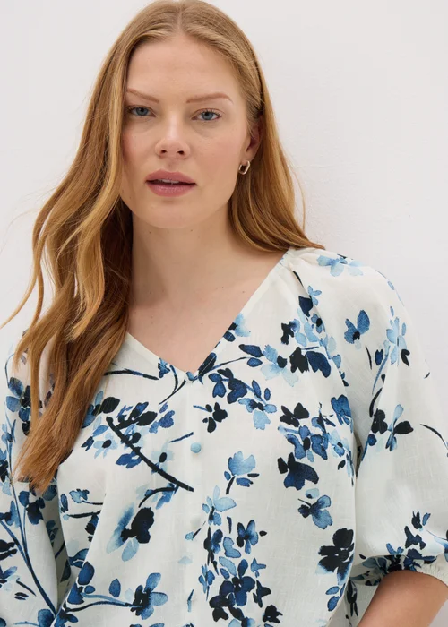 Navy Ditsy Floral V-Neck Tea Top - 8 Image 3