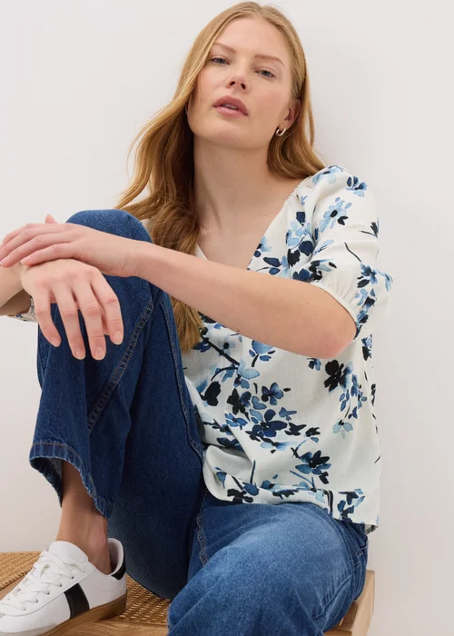 Navy Ditsy Floral V-Neck Tea Top - 8 Image 1