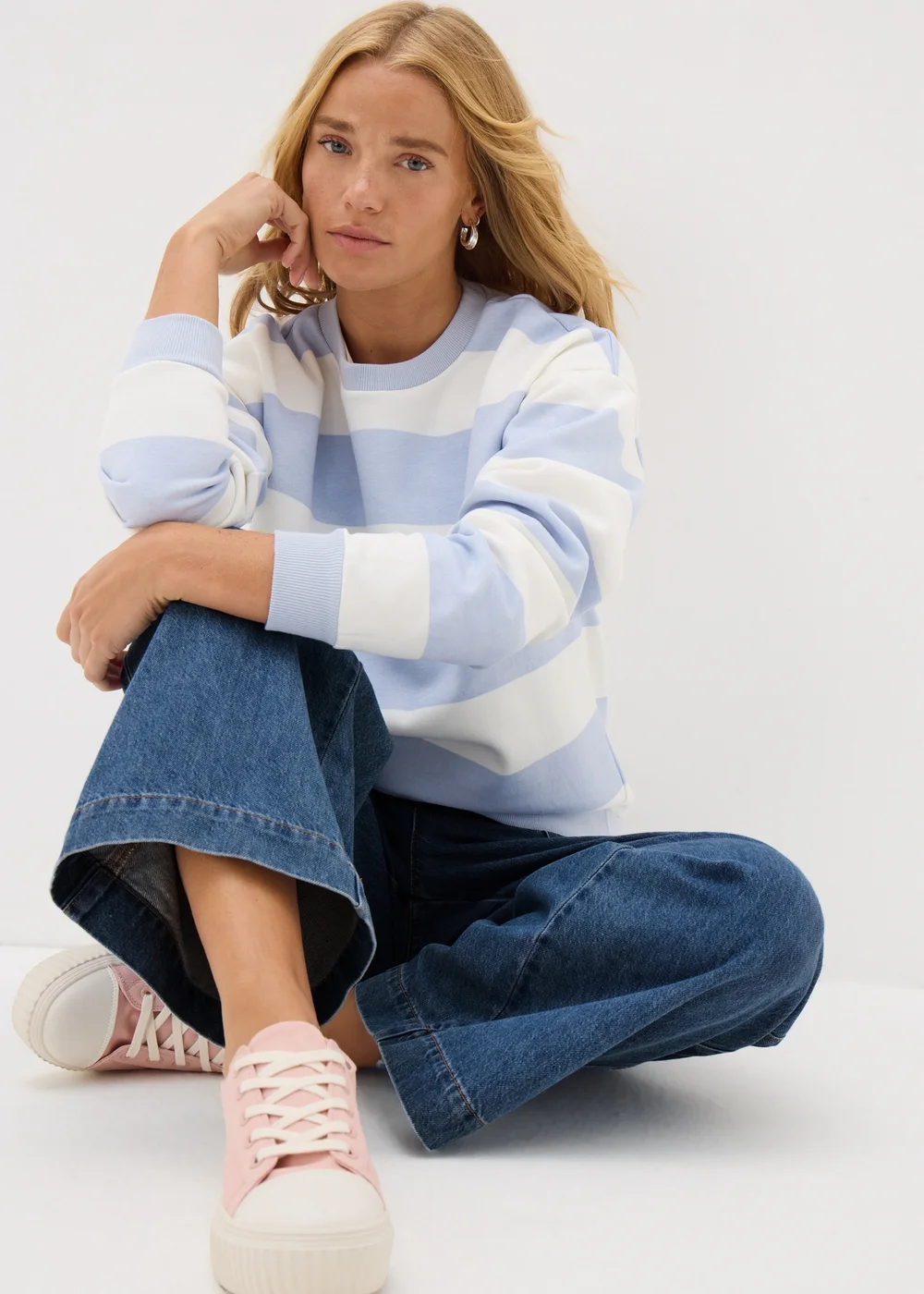 Blue Mid Wash Cropped Wide Leg Jeans - 8 Image 3