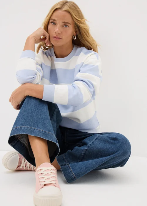 Blue Mid Wash Cropped Wide Leg Jeans - 8 Image 3
