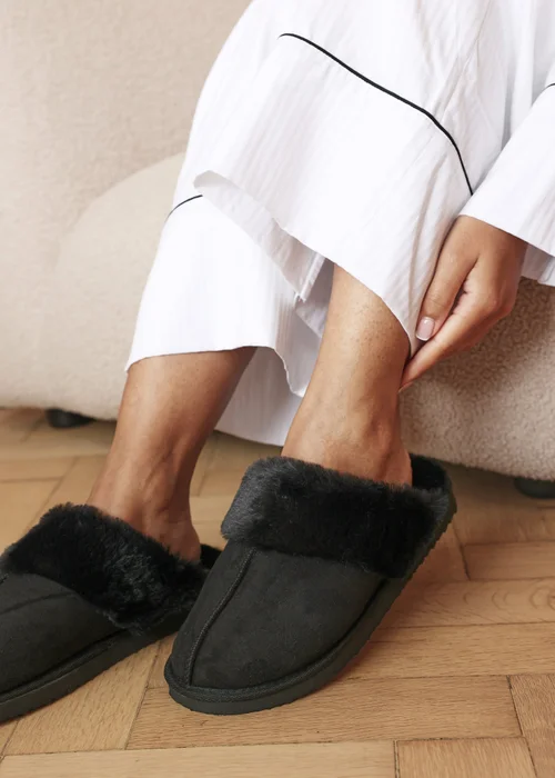 Where's That From Lounge Black Faux Suede Slippers With Fur Trim - 7 Image 4