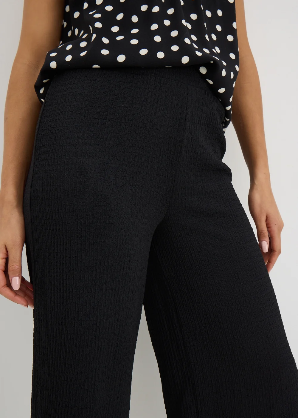 Black Textured Cropped Wide Leg Trousers - 8 Image 3