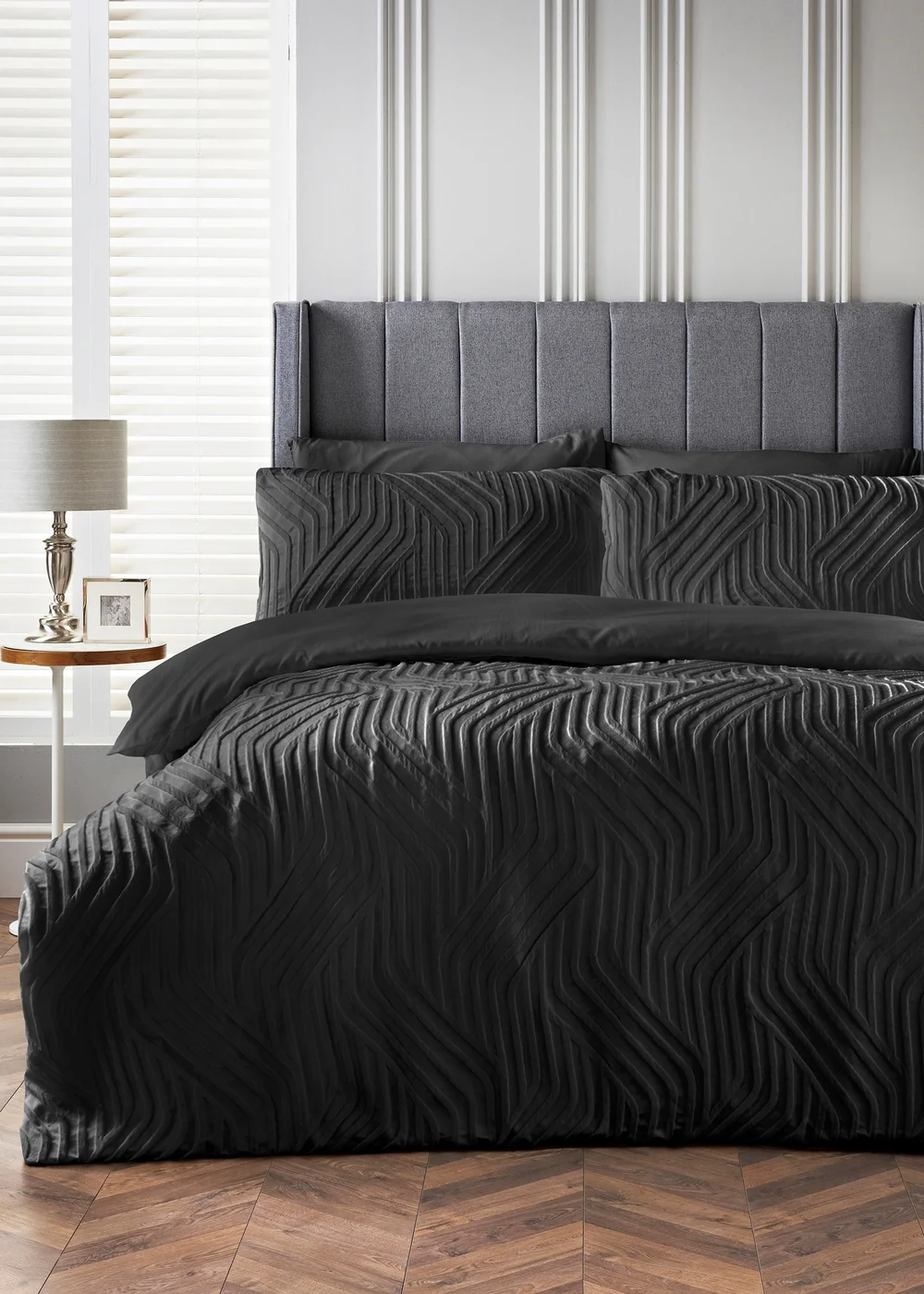 Black Geometric Duvet Set - Double Image 1