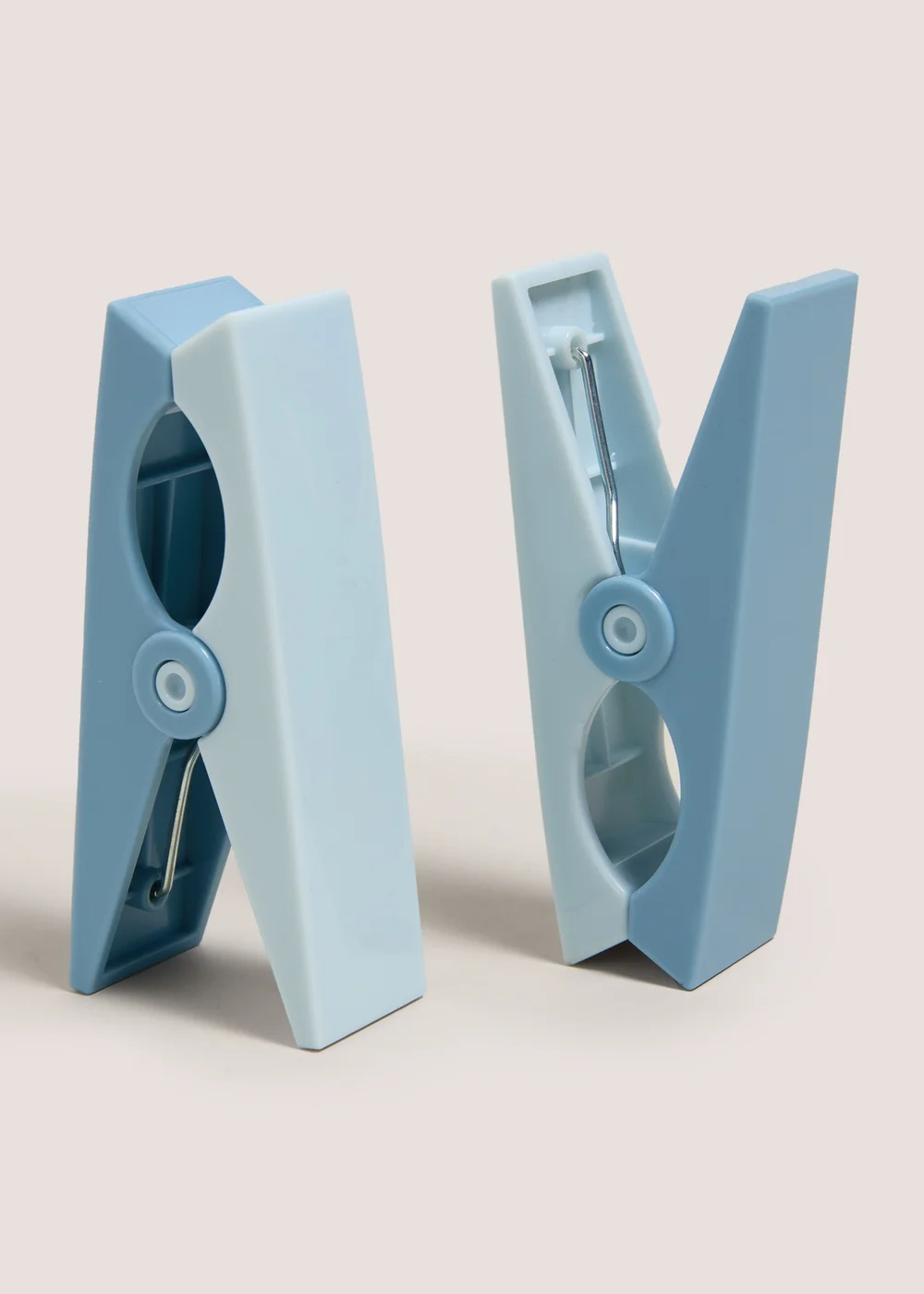Blue Beach Towel Clips Image 1
