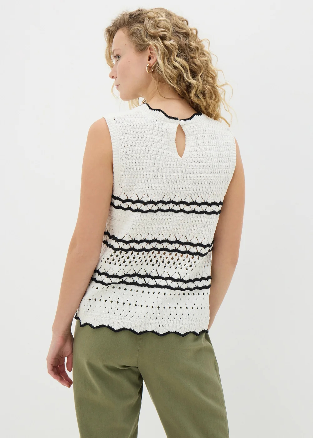 Cream Knitted Black Trimmed Vest - 8 Image 3