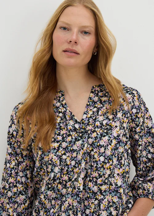 Black Seersucker Floral V-Neck Blouse - 8 Image 2