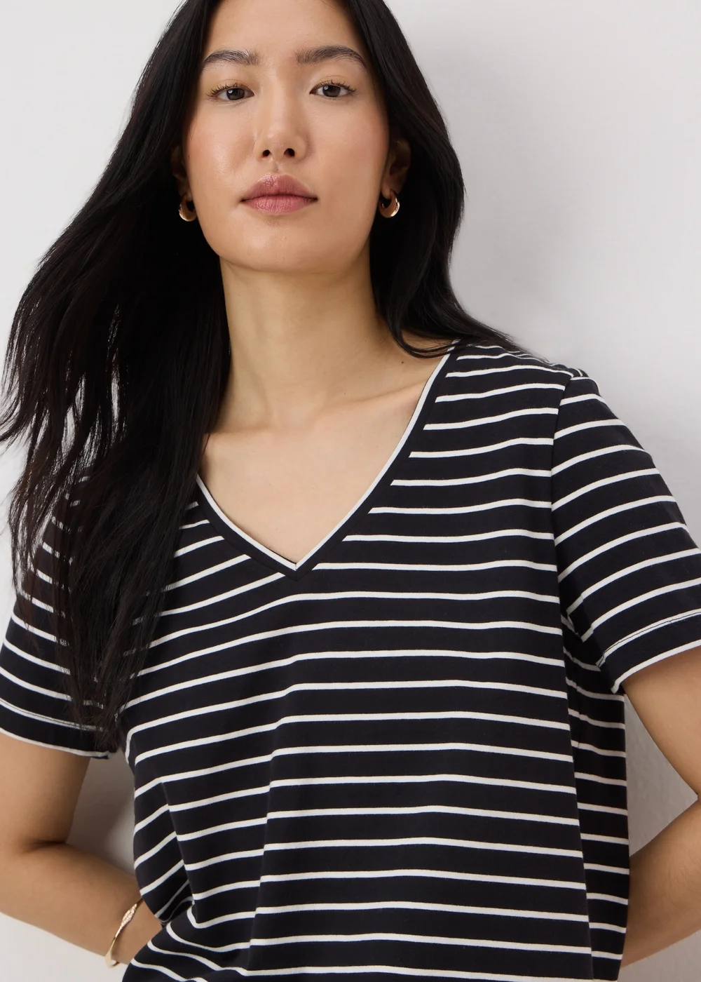 Black Stripe V-Neck Regular Fit T-Shirt - 8 Image 3