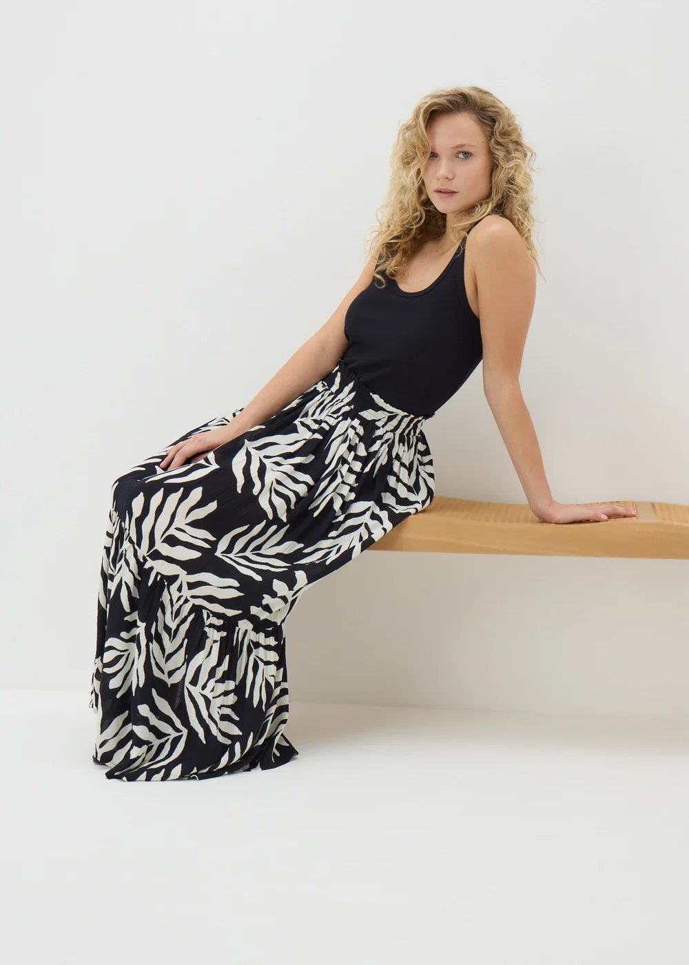 Black Monochrome Leaf Cheesecloth Maxi Skirt - 8 Image 1