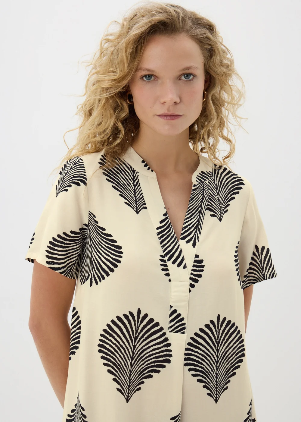 Black Monochrome Shell Tunic Beach Dress - 8 Image 2