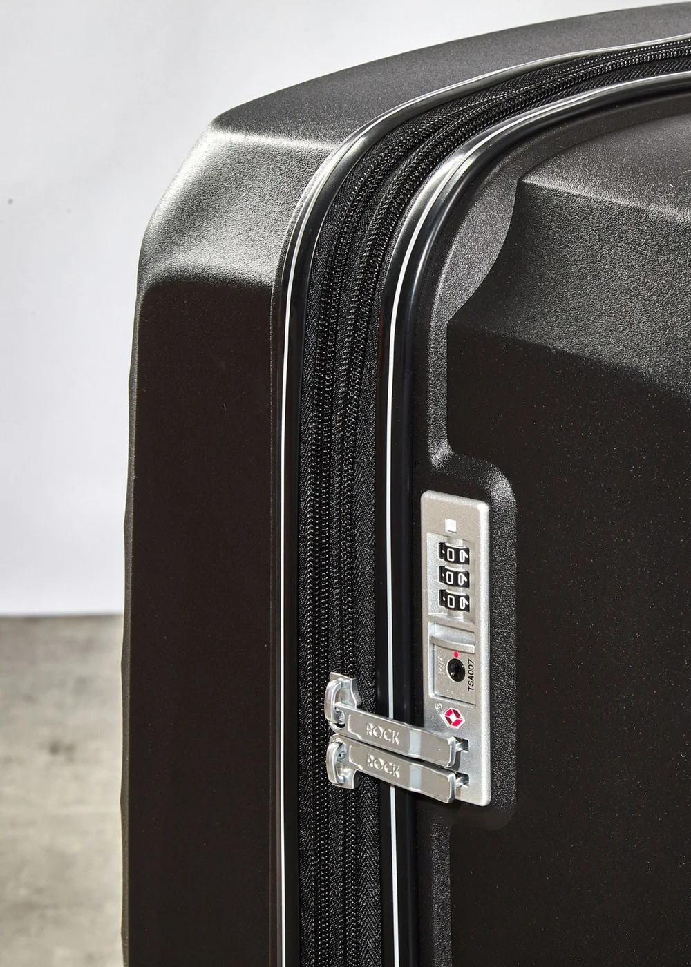 Rock Sunwave Suitcase Black - Cabin Image 5