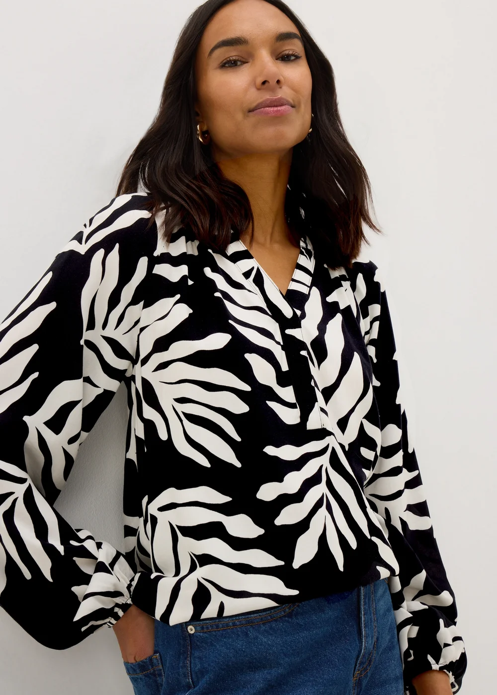 Black Monochrome Leaf V-Neck Blouse - 8 Image 2