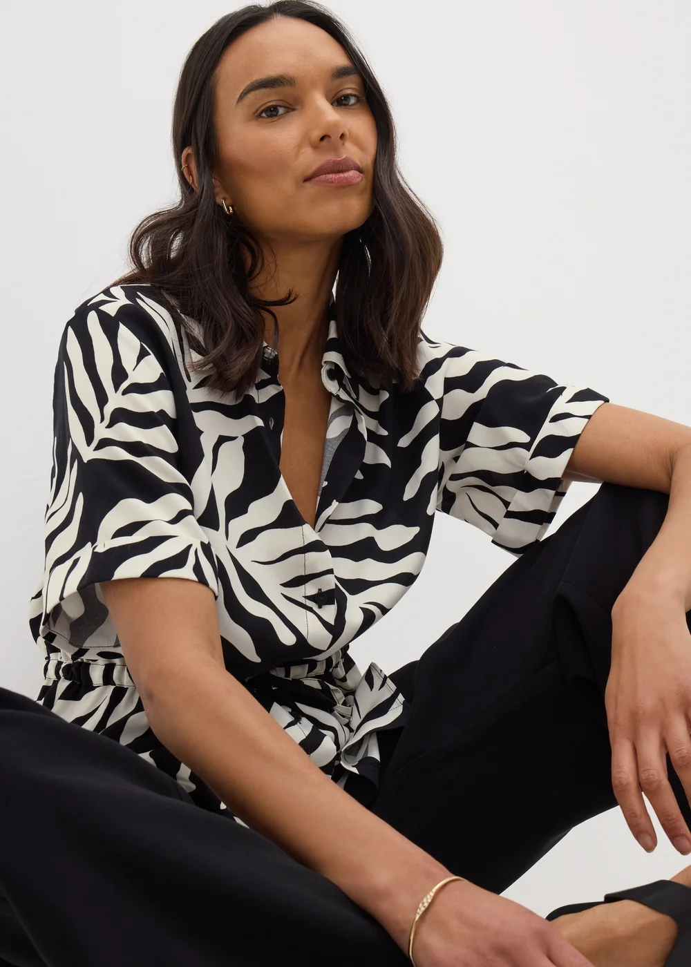 Black Monochrome Leaf Tie Waist Longline Shirt - 8 Image 3
