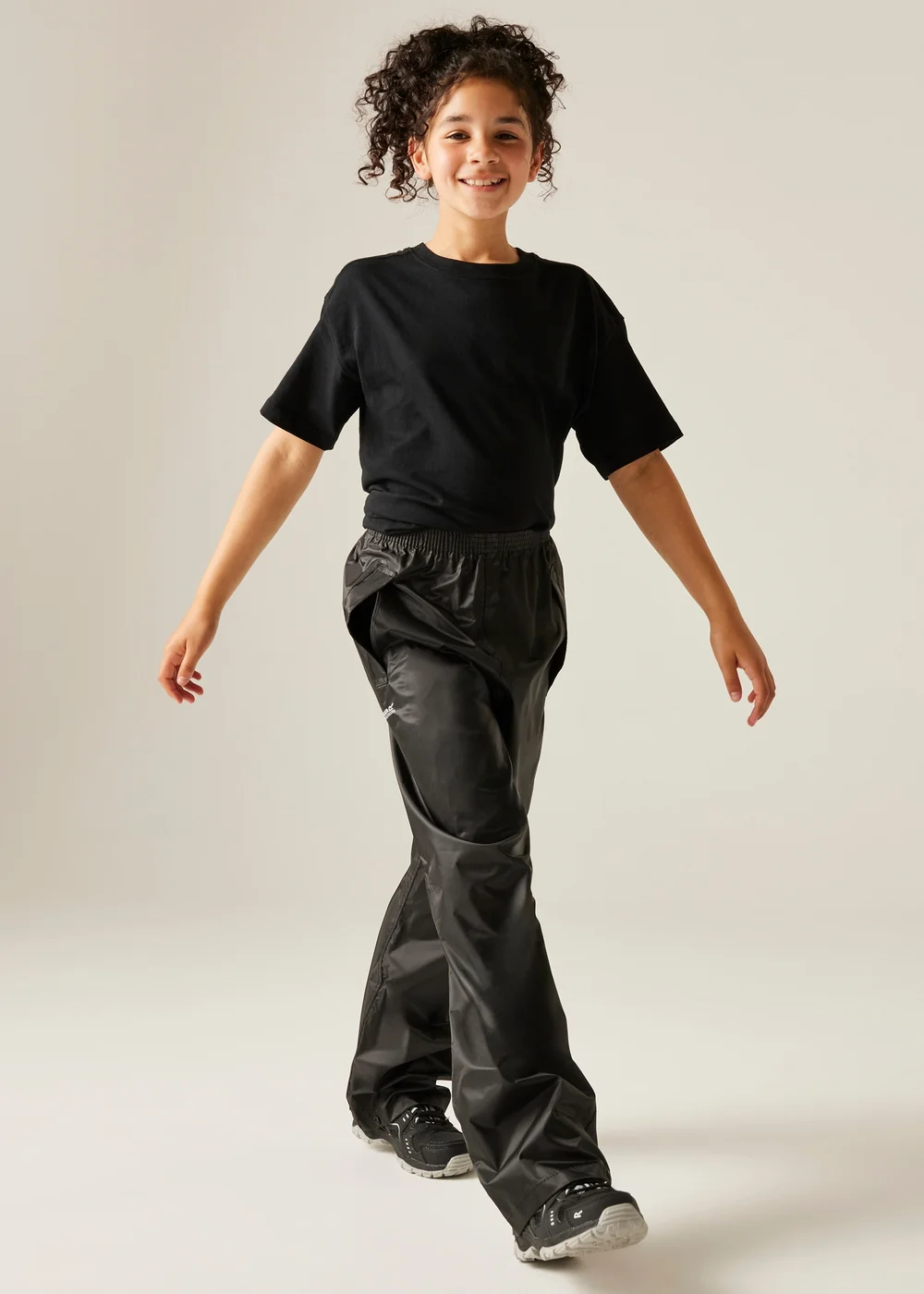 Regatta Black Kids Stormbreak Waterproof Hydrofort Overtrousers (3-16 Years) - 7-8 Yrs Image 3