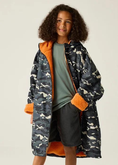 Regatta Black Camo Persimmon Junior Waterproof Robe with Hydrafort Technology (3-13 Years) - 9-13 Yrs Image 1