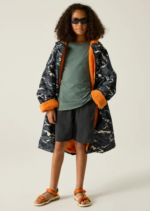 Regatta Black Camo Persimmon Junior Waterproof Robe with Hydrafort Technology (3-13 Years) - 9-13 Yrs Image 3