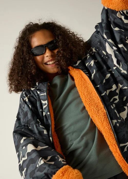 Regatta Black Camo Persimmon Junior Waterproof Robe with Hydrafort Technology (3-13 Years) - 9-13 Yrs Image 4