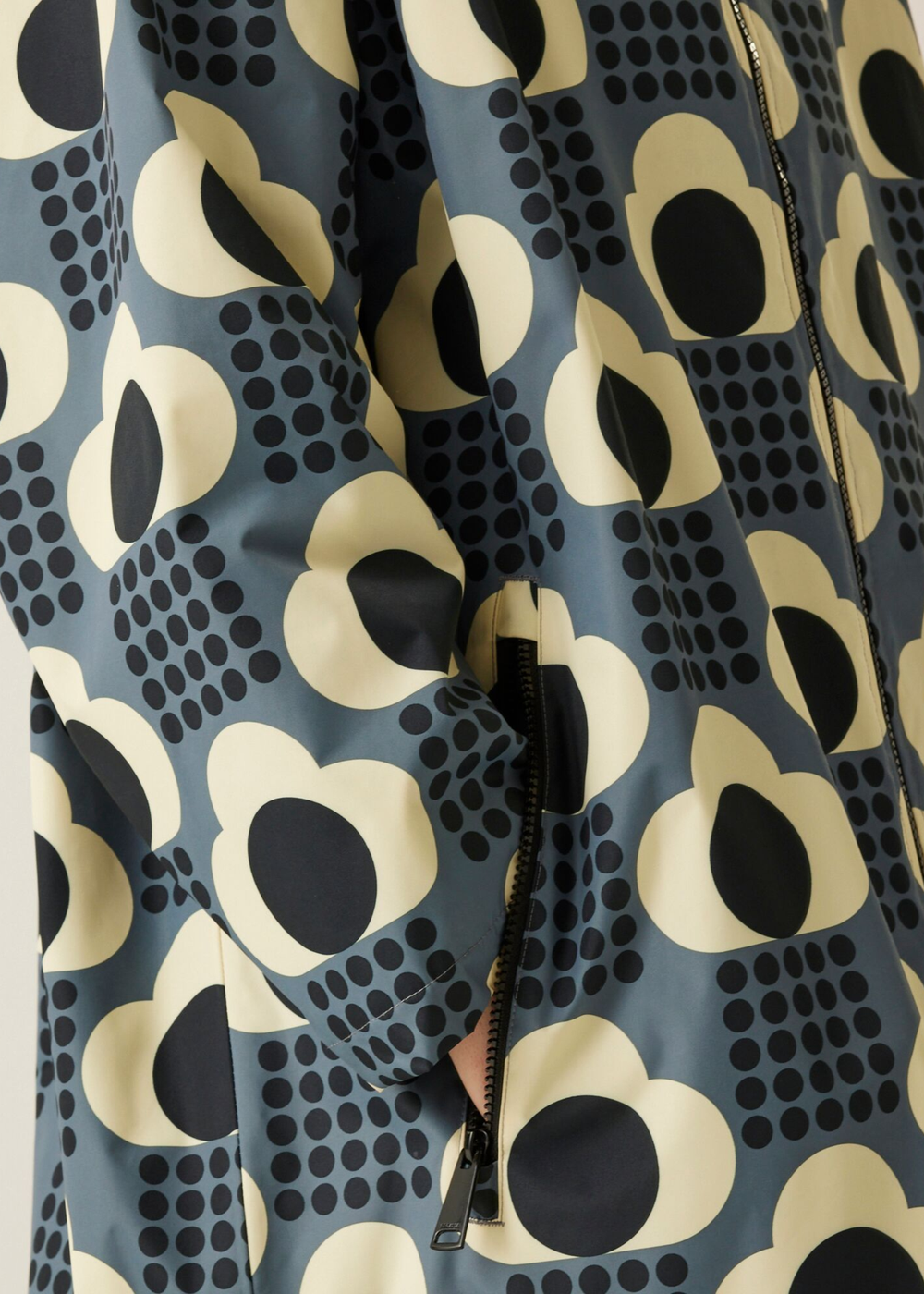 Orla Changing Robe Regatta Rain Cloud Grey Orla Kiely Changing Robe - One Size | Matalan