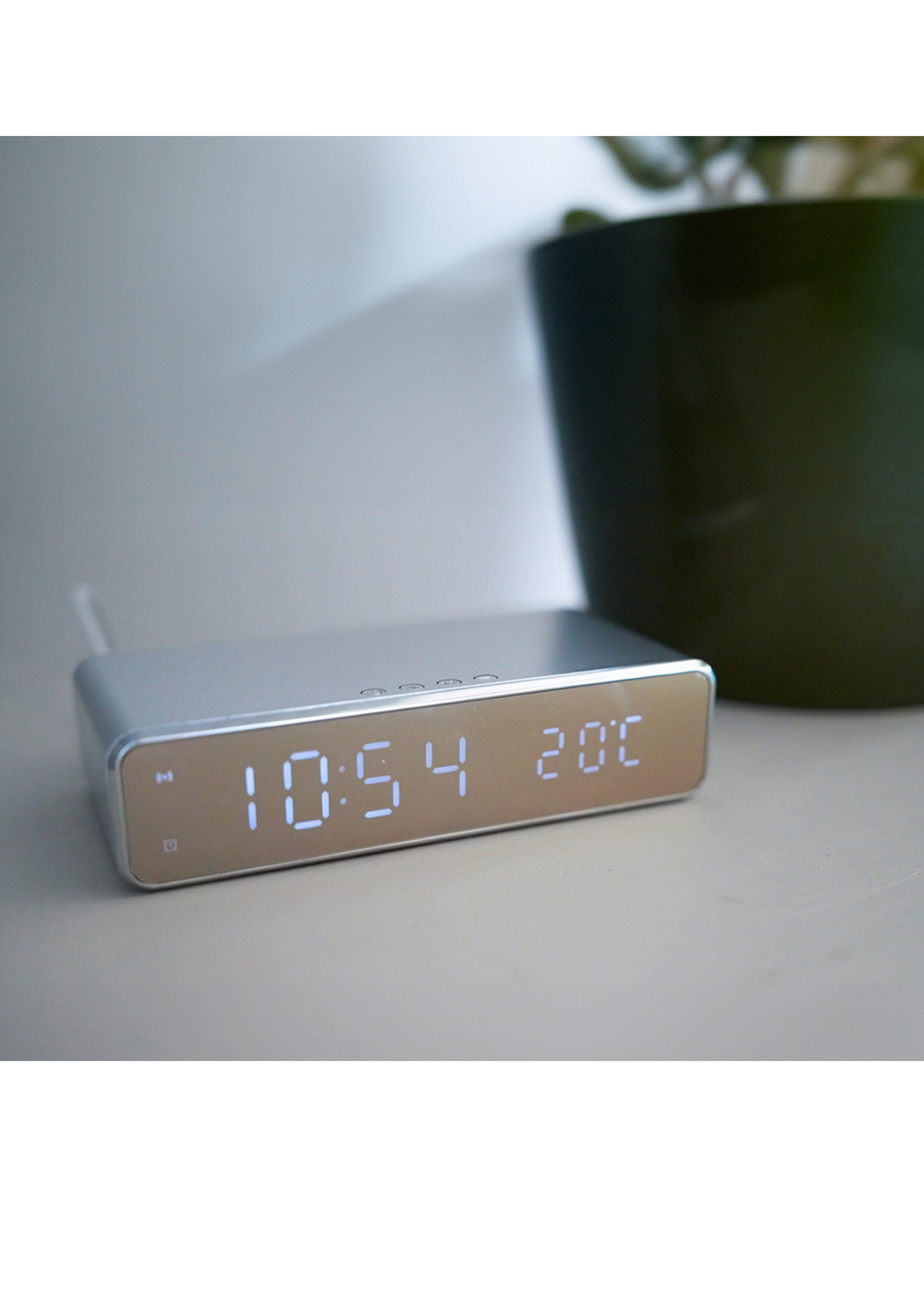 RED5 Silver Wireless Charging Alarm Clock Silver - One Size Image 2