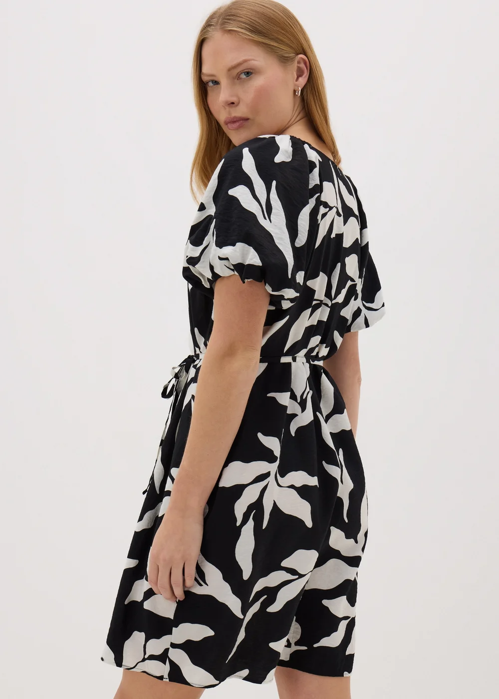 Papaya Petite Black Leaf Puff Sleeve Mini Dress - 6 Image 2