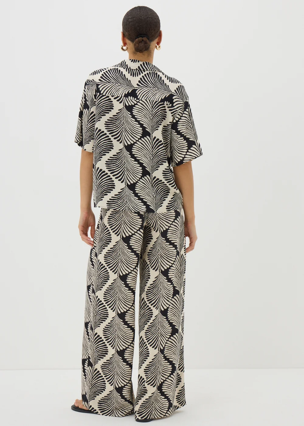 Black Monochrome Shell Wide Leg Trousers - 8/L29 Image 2