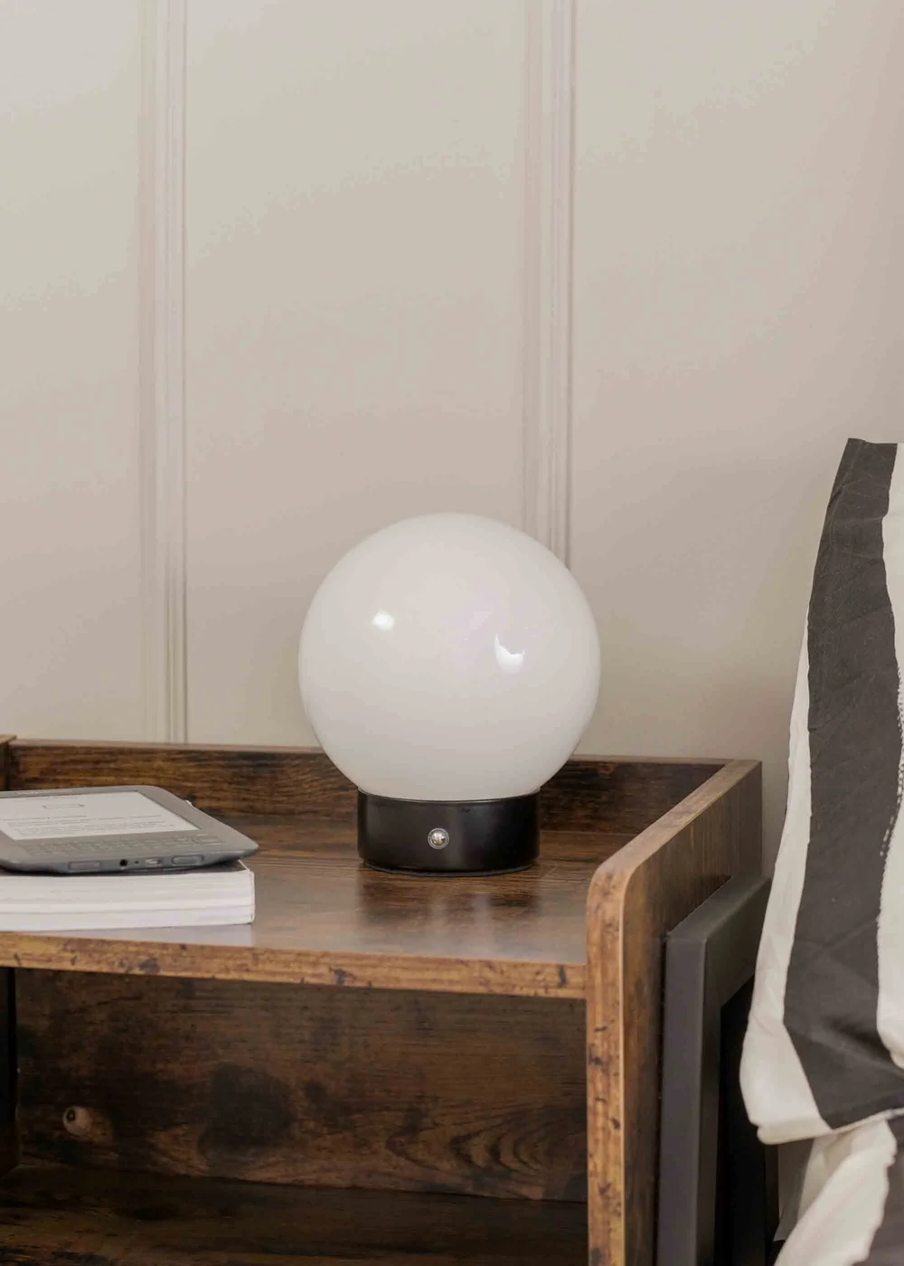 ValueLights Atlas Frosted White Table Lamp with White Shade Integrated LED - One Size Image 2