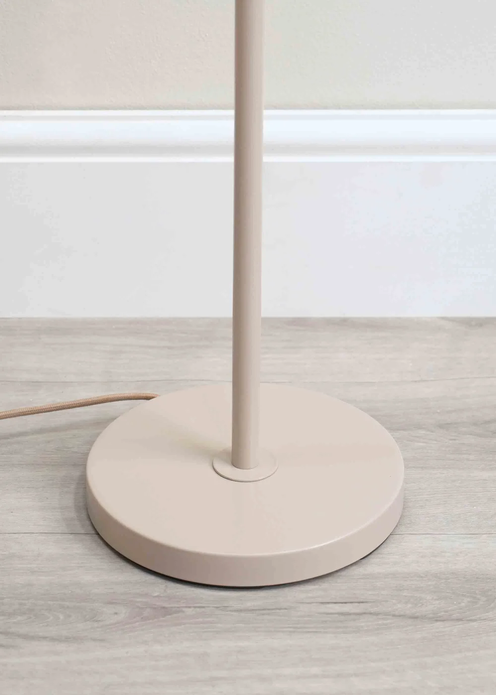 ValueLights Bibi Gloss Natural Floor Lamp with Natural Tapered Shade - One Size Image 4