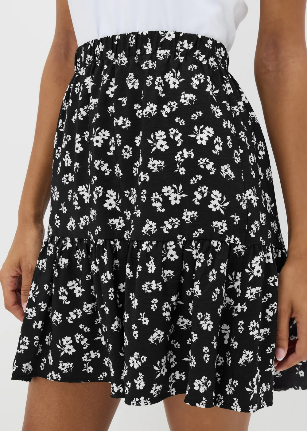 Black Floral Tiered Mini Skirt - 8 Image 2