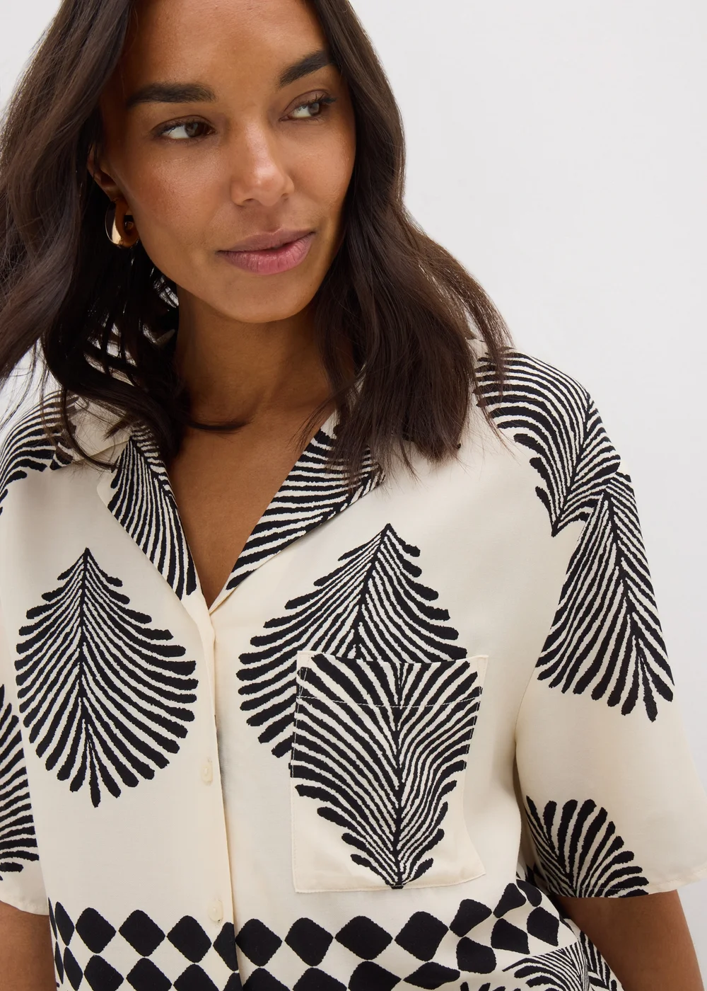 Cream & Black Border Co Ord Shirt - 8 Image 2