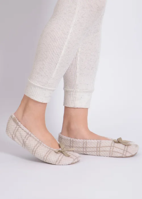 Totes Isotoner Natural Ladies Popcorn Ballet Slippers - 3-4 Image 2