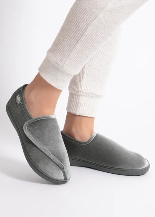 Totes Isotoner Grey Ladies Sparkle Velour Closed Back Slipper - 4 Image 2