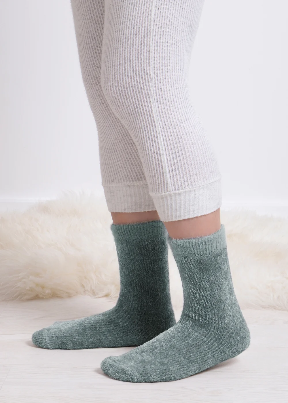Totes Toasties Green Ladies Chenille Supersoft Bed Socks (Twin Pack) - One Size Image 3