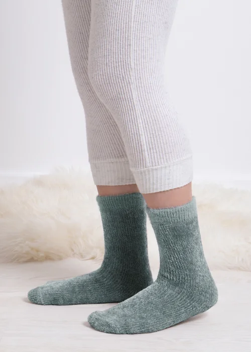 Totes Toasties Green Ladies Chenille Supersoft Bed Socks (Twin Pack) - One Size Image 3