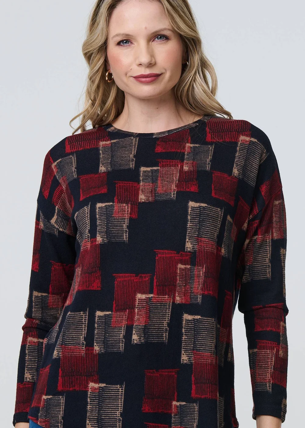 Izabel London Blue Geo Print Long Sleeve Curve Hem Top - 8 Image 3