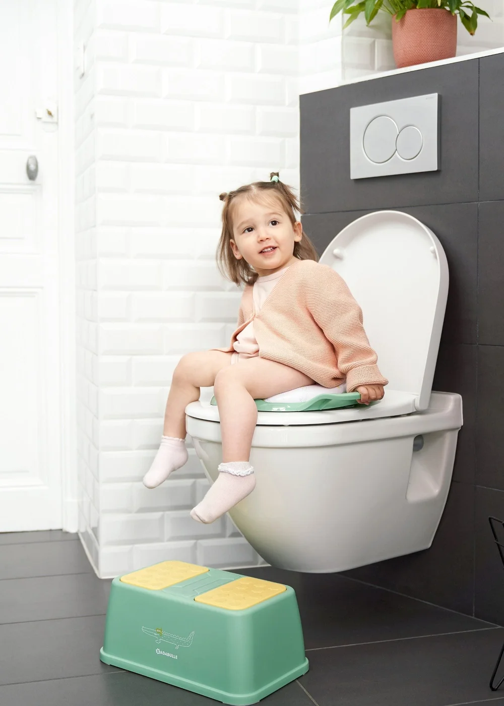 Badabulle Green Toilet Reducer with Handles - One Size Image 2