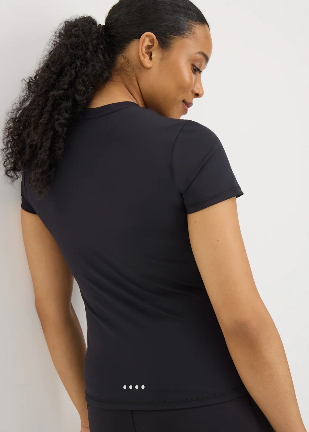 Souluxe Black Fitted Short Sleeve T-Shirt - 8 Image 2