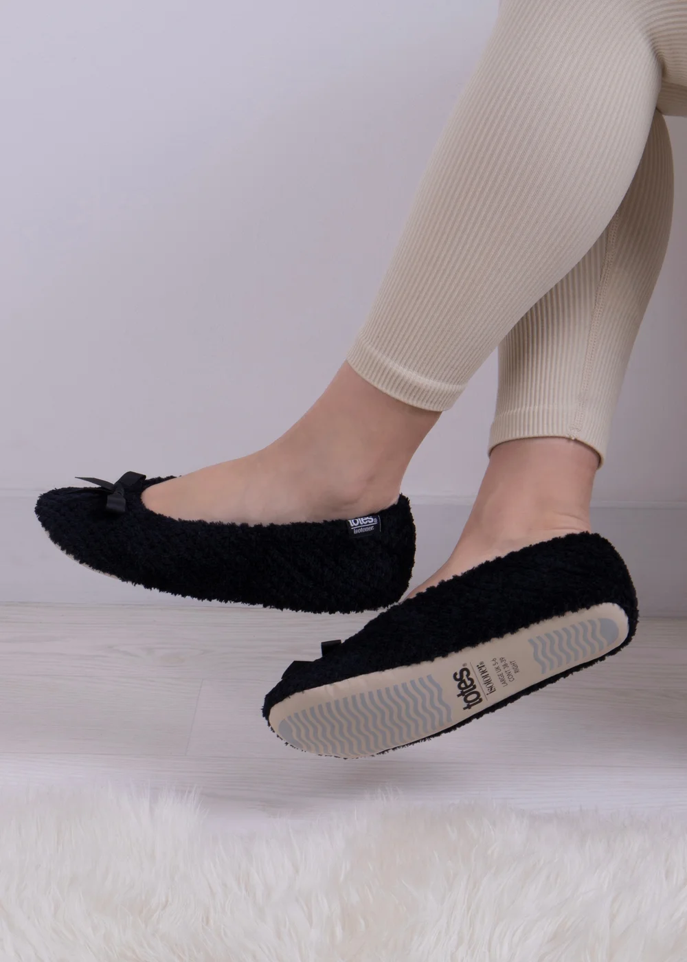 Totes Isotoner Black Ladies Popcorn Ballet Slippers - S Image 2
