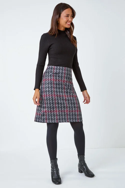 Roman Red Houndstooth Stretch Pencil Skirt - Size 16 Image 3