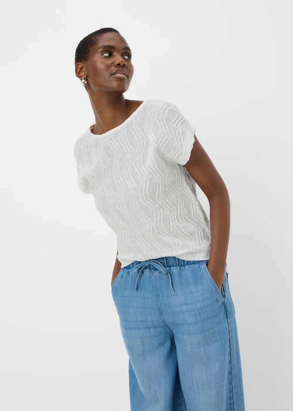 Cream Wavy Textured Crew Neck T-Shirt - 8 Image 1