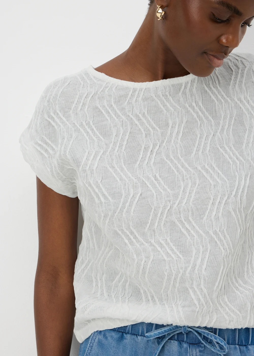 Cream Wavy Textured Crew Neck T-Shirt - 8 Image 3