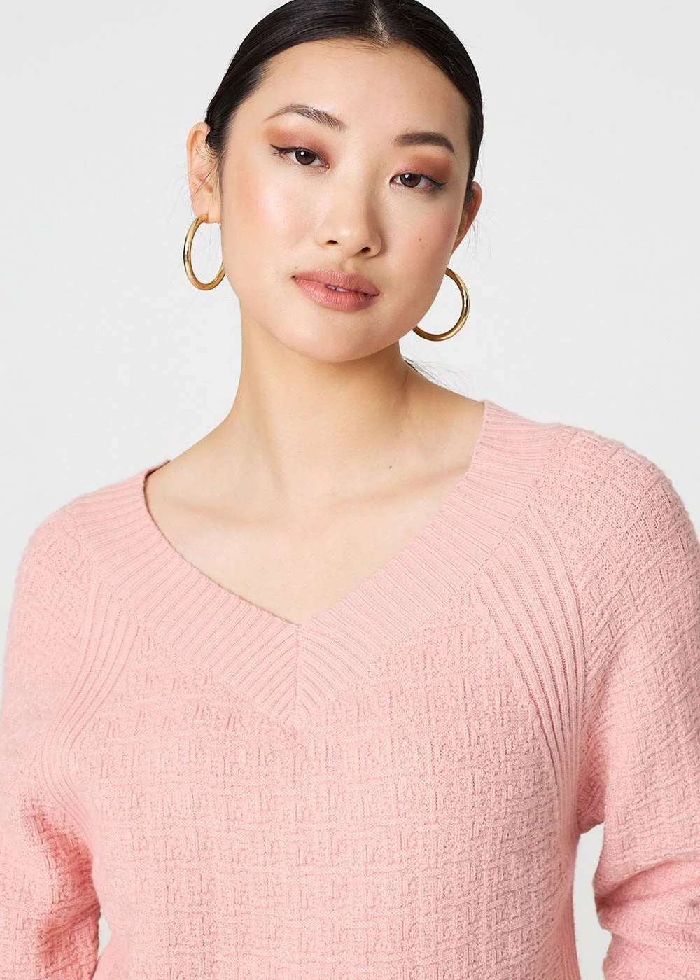 Izabel London Pink Textured V-Neck Relaxed Curve Hem Jumper - 10 Image 2